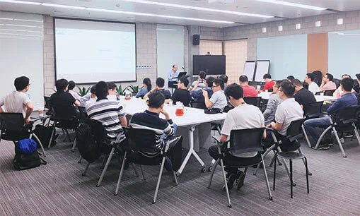企业团队参与项目管理培训现场
